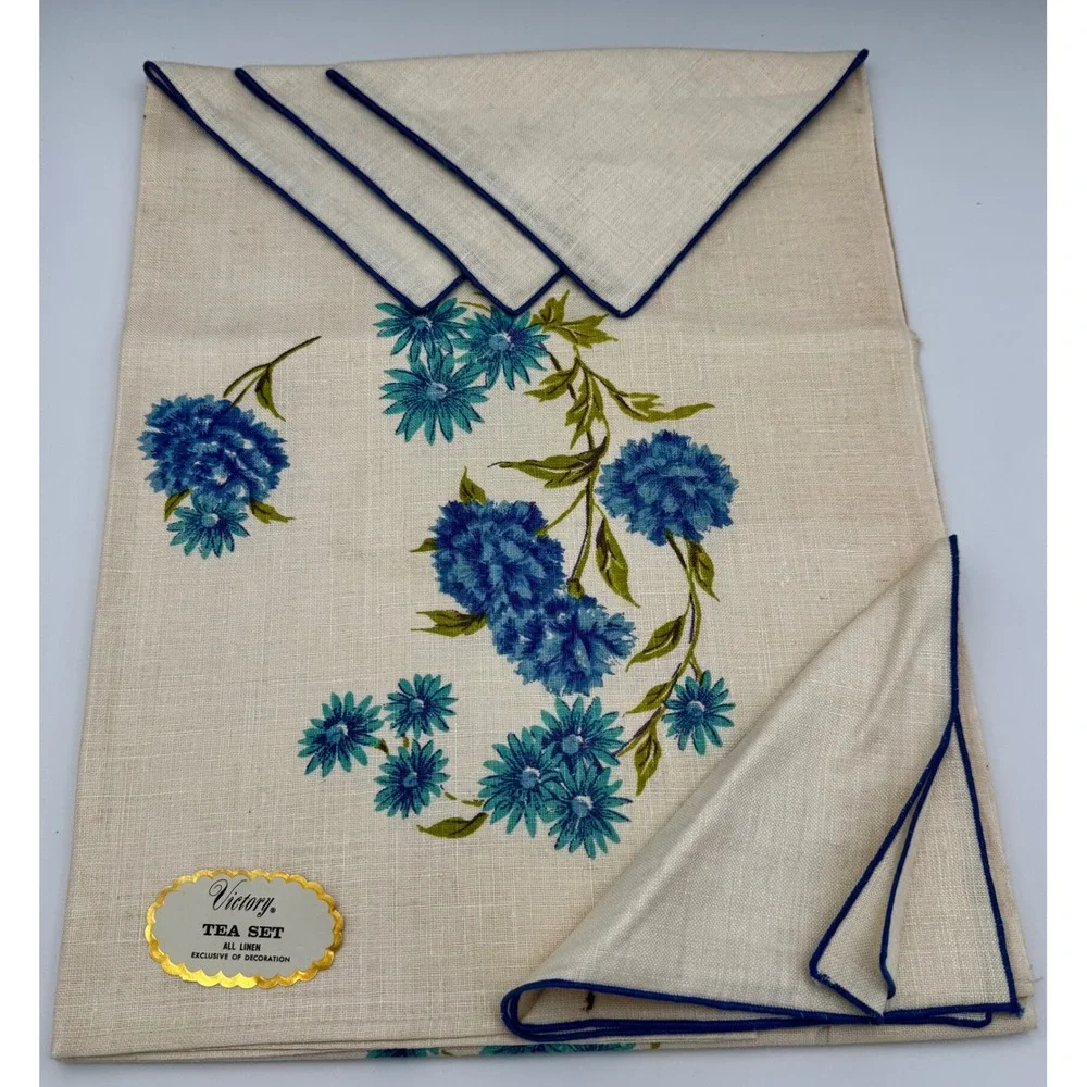 Vintage 1940/50s Victory Linen Tea Set Blue Carnations Tablecloth 4 Napkins New